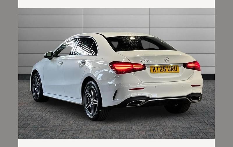 Begagnad Mercedes A250 Executive 218 HK (160 kW) 2025 Vit Sedan