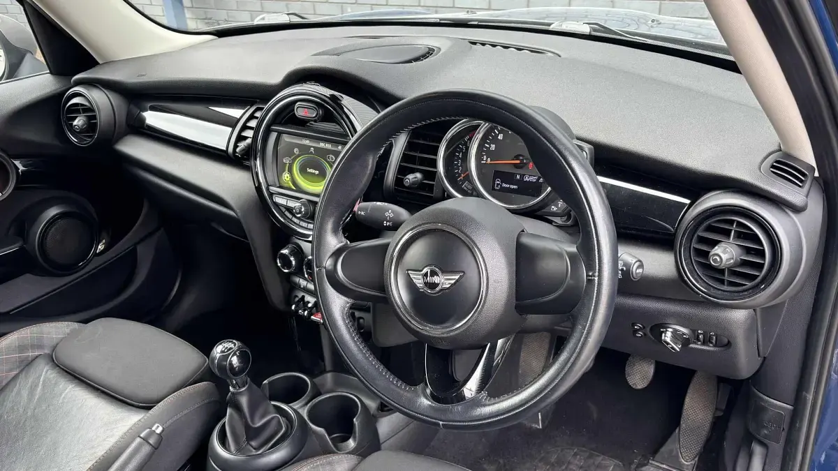 Used Mini Cooper Hatch 134 HP (98 kW) 2018 Blue Hatchback