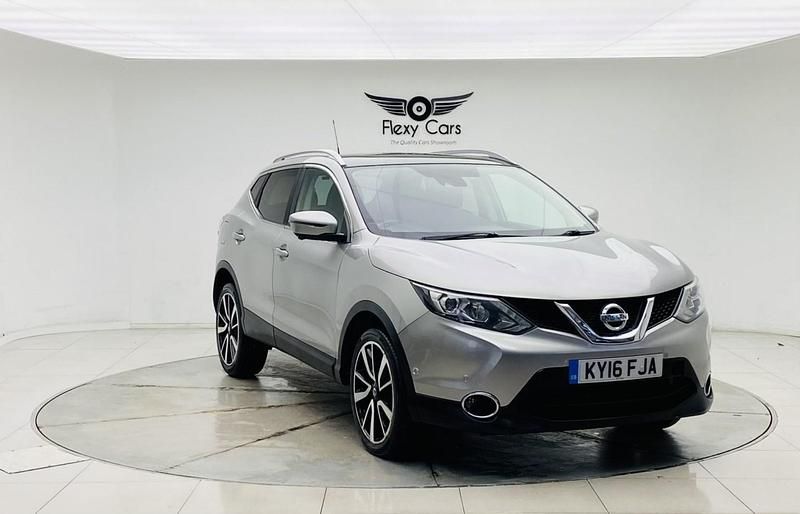 Silver Used 2016 Nissan Qashqai Tekna SUV | £11,450 (Fair price) - Image 1/4