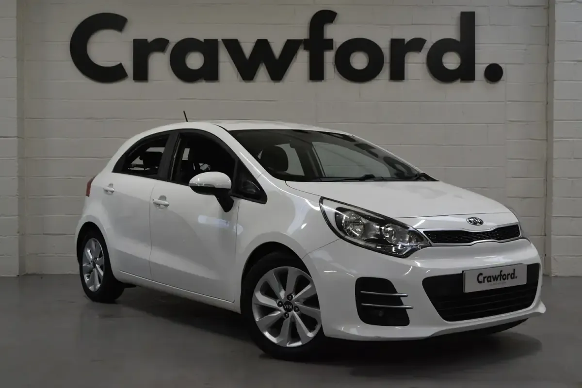 Used Kia Rio 84 HP (61 kW) 2016 White Hatchback