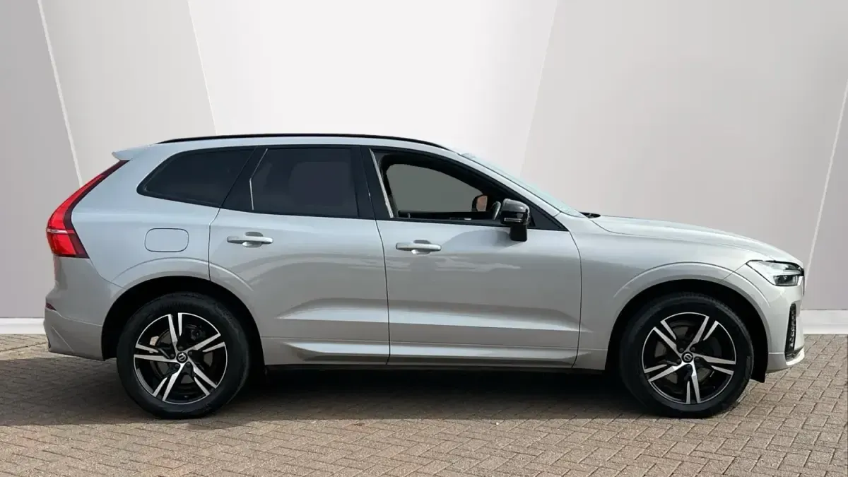 Usado Volvo XC60 R-Design 194 HP (142 kW) 2022 Prateado SUV