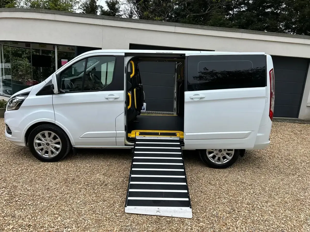Used Ford Transit Tourneo Limited 130 HP (95 kW) 2020 White MPV