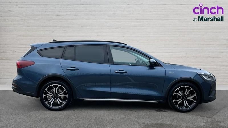 Used Ford Focus Active 155 HP (114 kW) 2022 Blue Estate