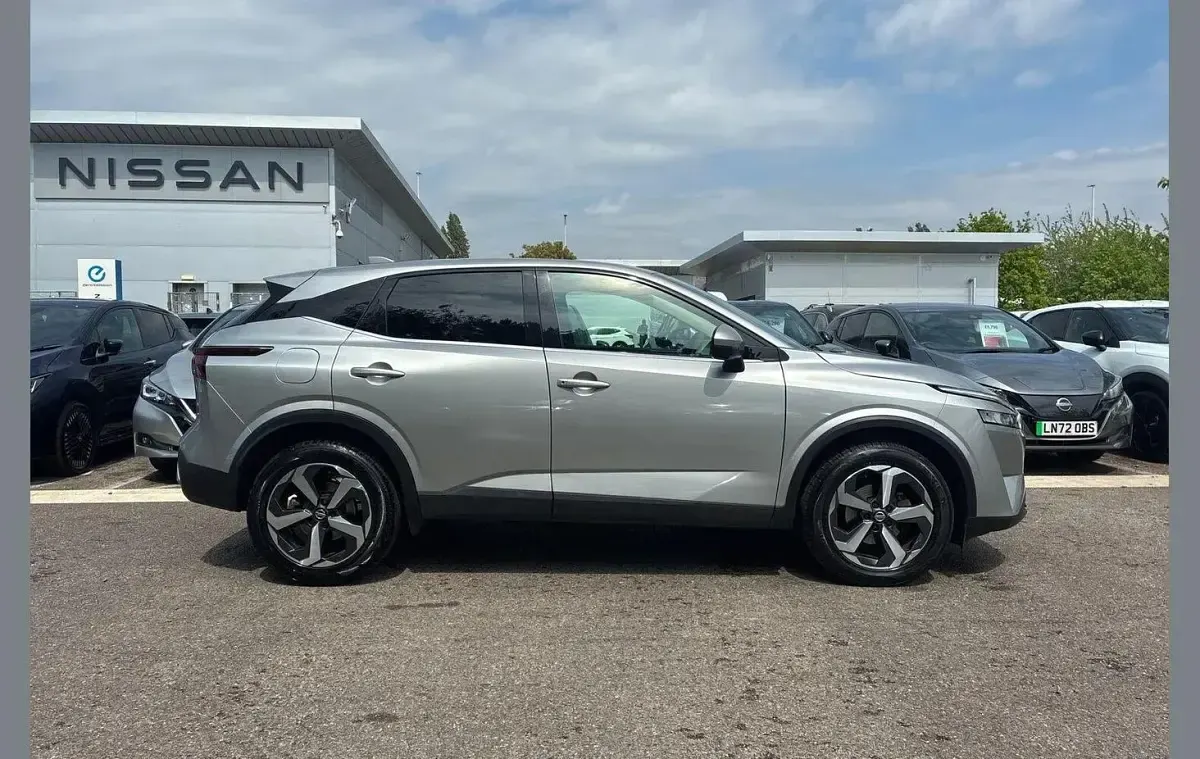 Used Nissan Qashqai N-Connecta 155 HP (114 kW) 2022 Silver SUV