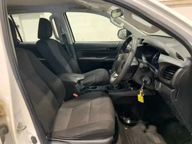 Usado Toyota HiLux Active 148 CV (108 kW) 2020 Blanco Pickup/Camioneta