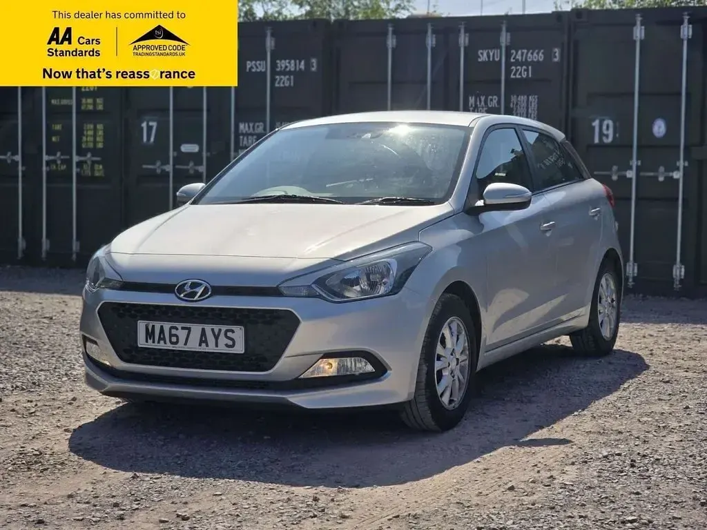 Used Hyundai i20 SE 100 HP (73 kW) 2017 Silver Hatchback