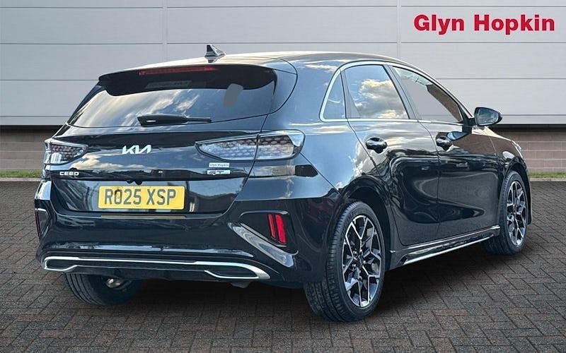 Usado Kia Ceed GT-Line 140 HP (102 kW) 2024 Preto Citadino