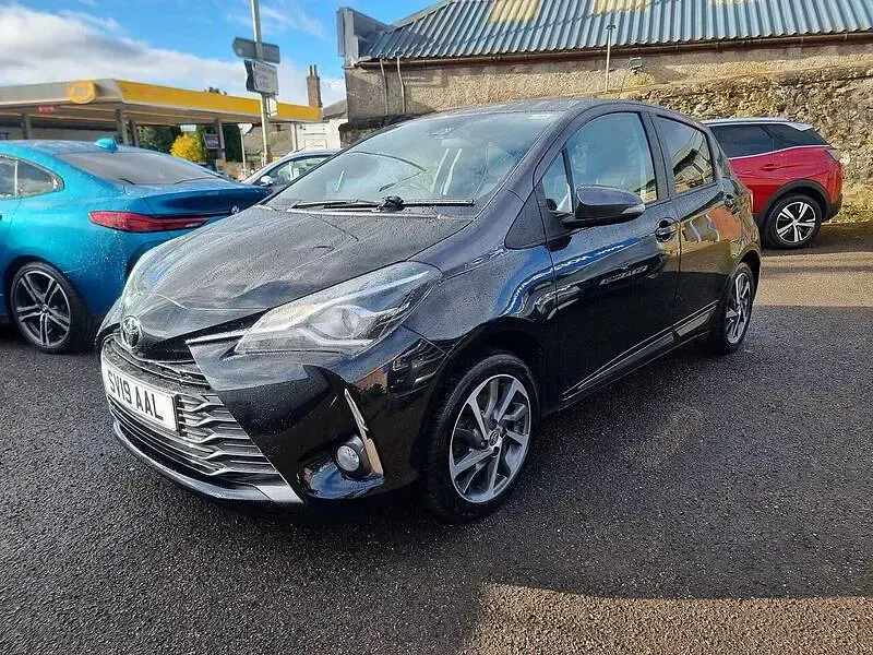 Used Toyota Yaris 107 HP (78 kW) 2019 Black Hatchback