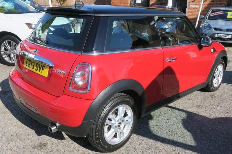 Usado Mini Cooper Hatch 122 HP (89 kW) 2013 Vermelho Citadino