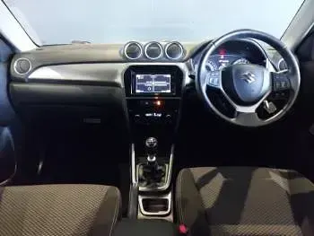 Käytetty Suzuki Vitara SZ-T 140 HP (102 kW) 2020 Hopea Katumaasturi