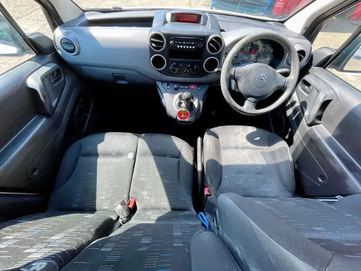 Usado Citroën Berlingo 75 CV (55 kW) 2011 Blanco Monovolumen