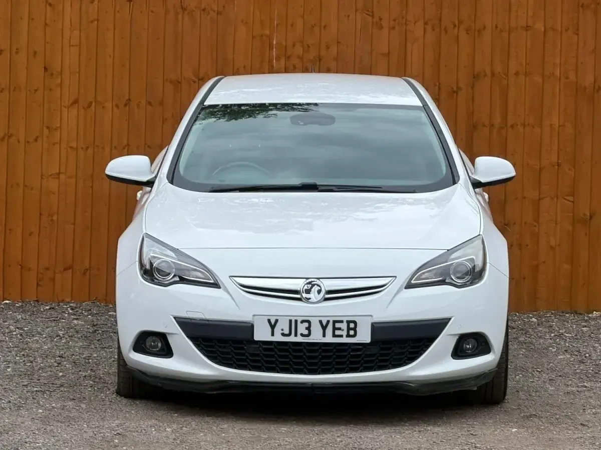 Second-hand Vauxhall Astra GTC SRi 2013 Alb Hatchback