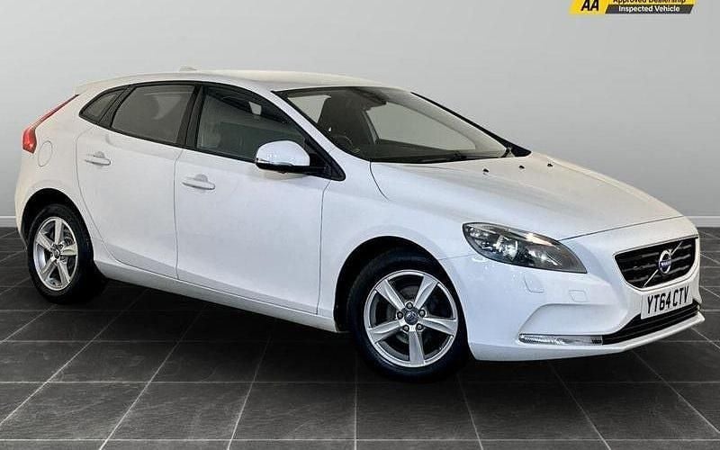 White Used 2014 Volvo V40 Estate | £3,895 (Good price) - Image 1/2