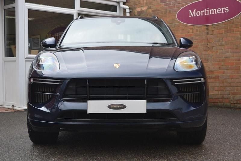 Used Porsche Macan Turbo 440 HP (323 kW) 2019 Blue SUV