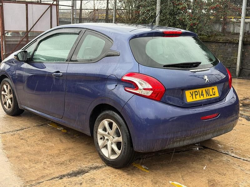 Used Peugeot 208 Active 70 HP (51 kW) 2014 Blue Hatchback