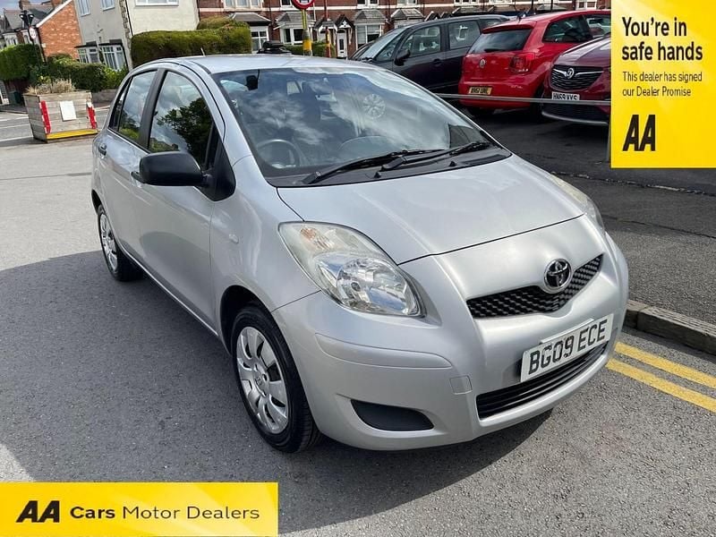 Silver Used 2009 Toyota Yaris T2 Hatchback | £3,500 (Fair price) - Image 1/4