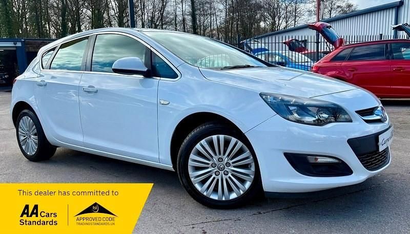 Used Vauxhall Astra Excite 2015 White