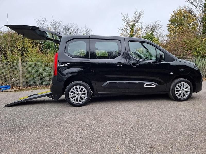 Black Used 2021 Citroën Berlingo Feel MPV | £18,395 (A bit pricey) - Image 1/4