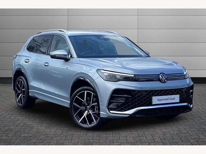 Oyster silver Used 2025 VW Tiguan R-line SUV | £37,050 (Expensive) - Image 1/3