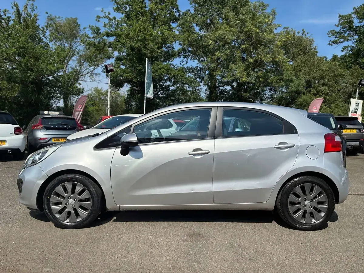 Used Kia Rio 84 HP (61 kW) 2012 Silver Hatchback