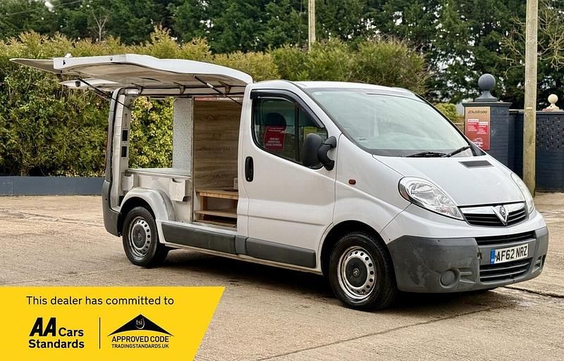 Used Vauxhall Vivaro 115 HP (84 kW) 2012 White MPV