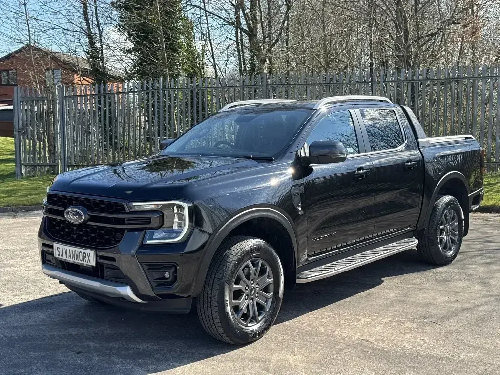 Begagnad Ford Ranger Wildtrack 2024 Svart Pickup
