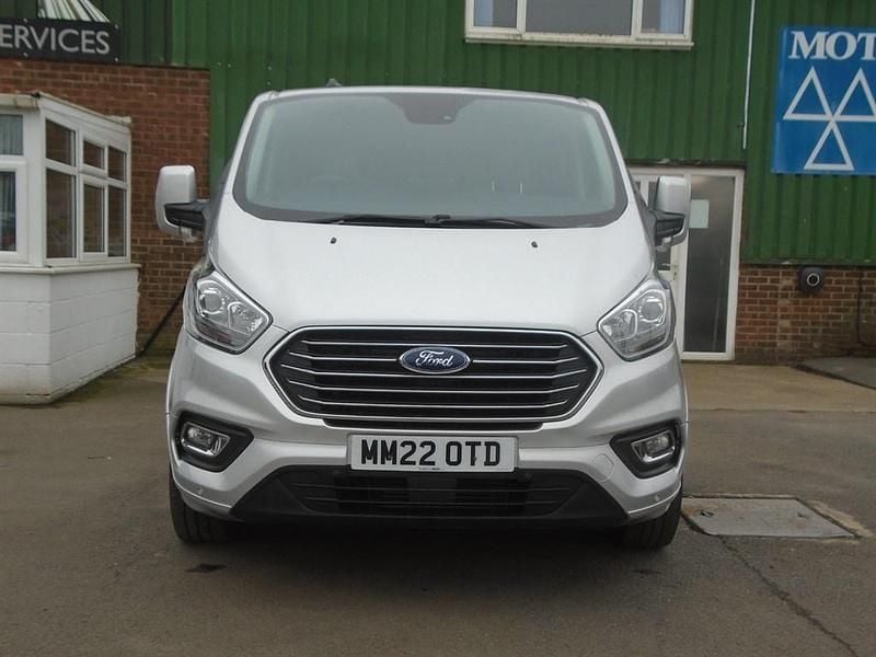 Used Ford Tourneo Titanium 130 HP (95 kW) 2022 Silver MPV