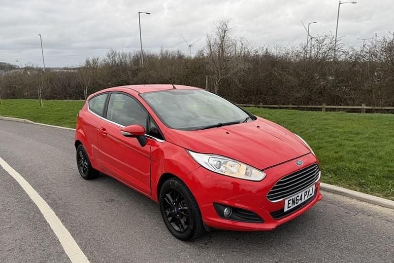 Used Ford Fiesta Zetec 82 HP (60 kW) 2015 Red Hatchback