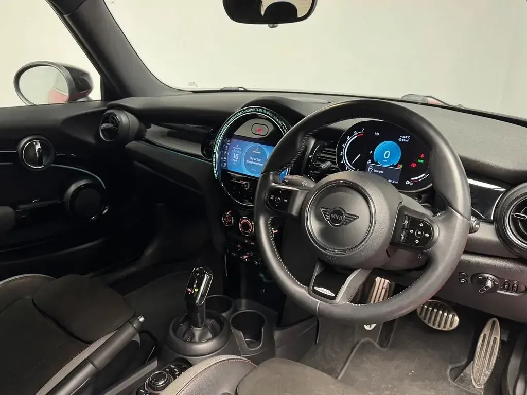 Used Mini Cooper Hatch 136 HP (100 kW) 2021 Red Hatchback