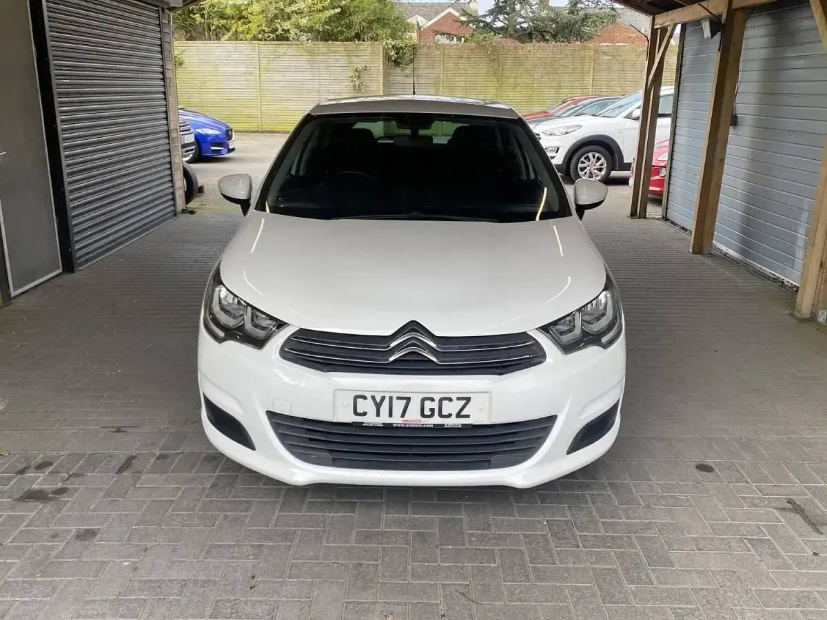 Used Citroën C4 PureTech 108 HP (79 kW) 2017 White Hatchback