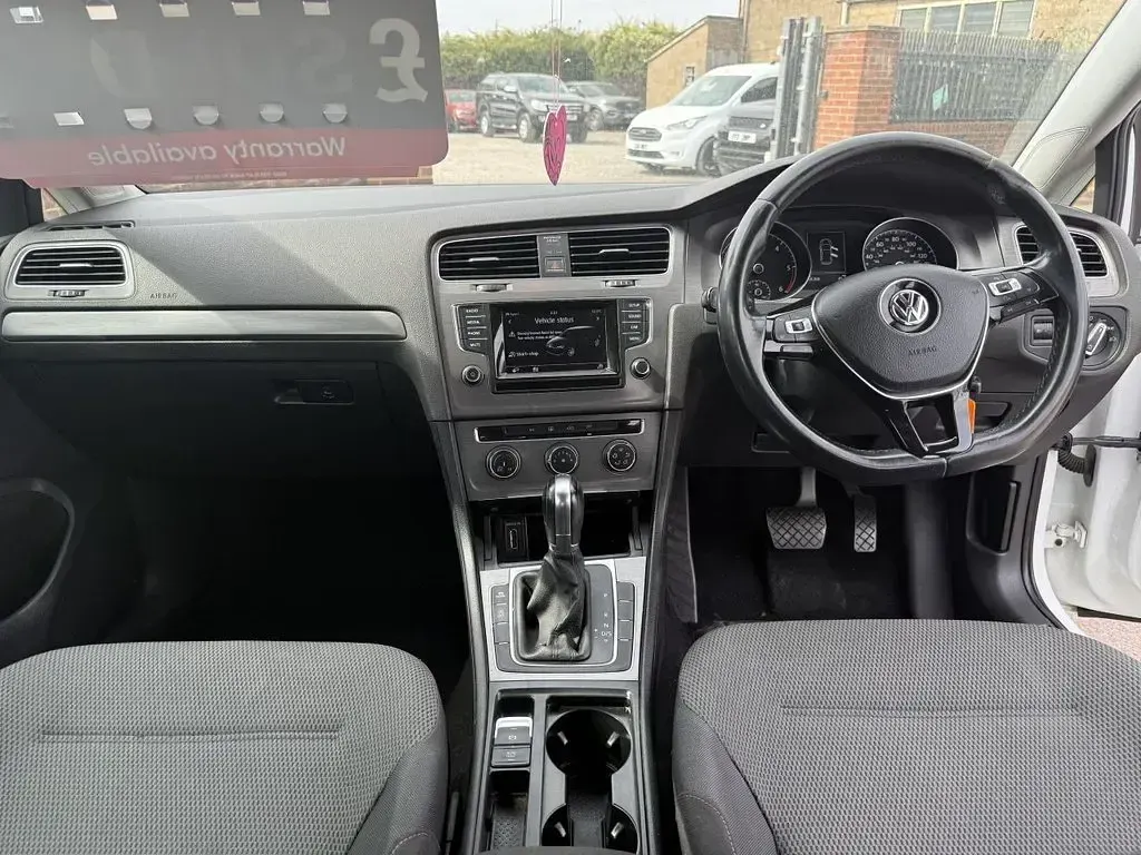 Used VW Golf VII SE 105 HP (77 kW) 2013 White Hatchback