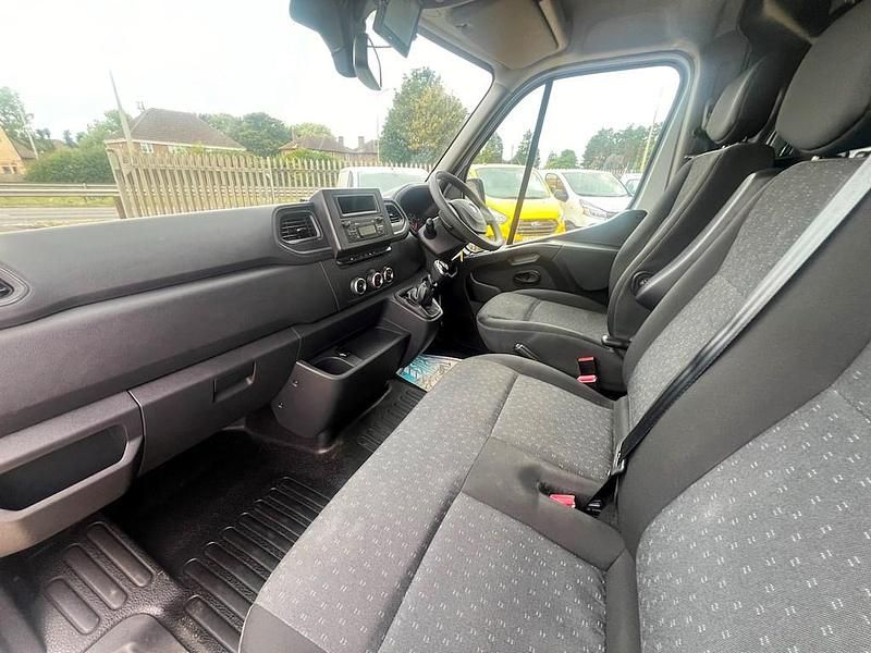 Used Vauxhall Movano Edition 135 HP (99 kW) 2020 White MPV