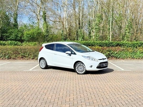 White Used 2010 Ford Fiesta Titanium Hatchback | £2,945 (Fair price) - Image 1/1
