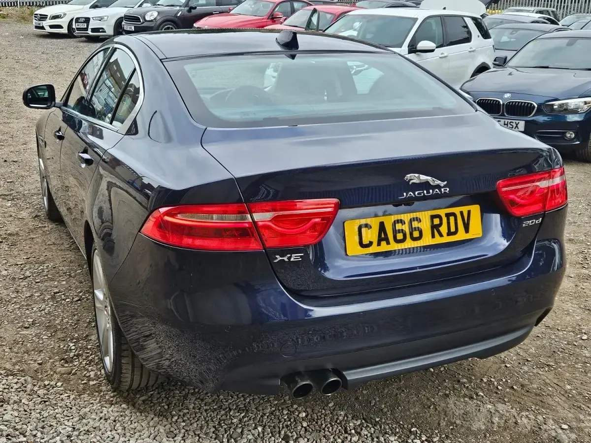 Used Jaguar XE Portfolio 180 HP (132 kW) 2017 Blue Sedan