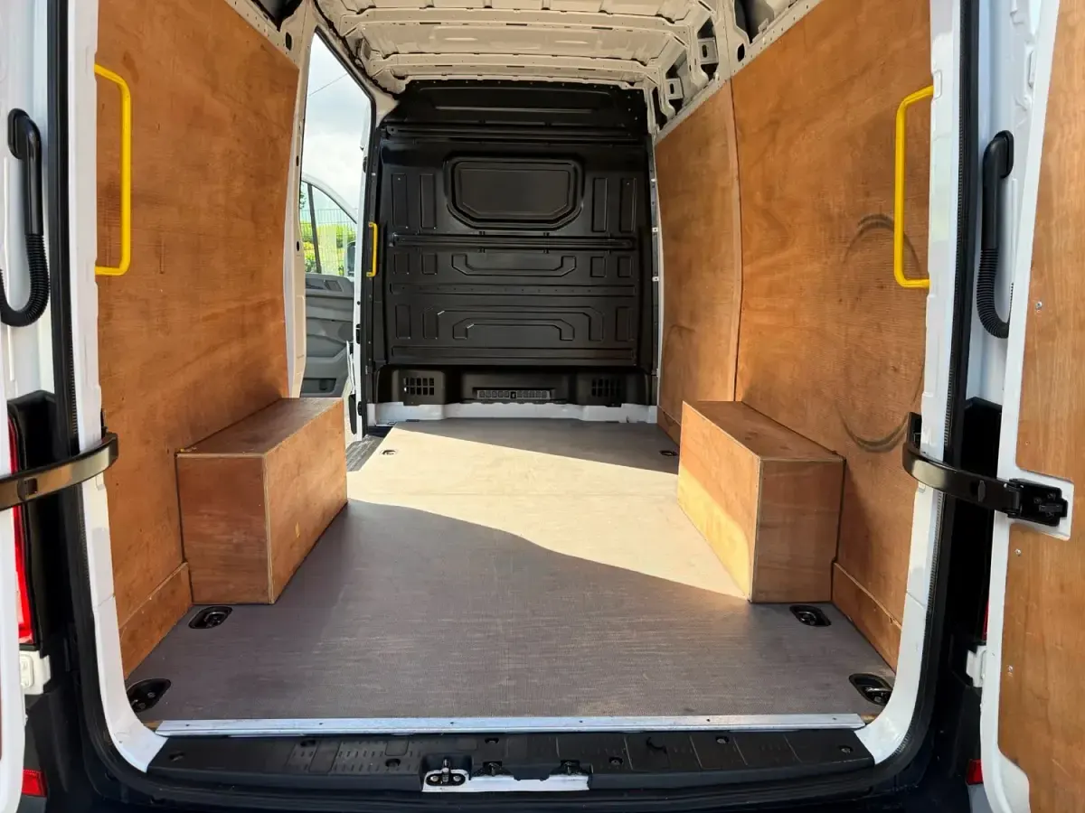 Usado VW Crafter Trendline 140 HP (102 kW) 2023 Branco Van