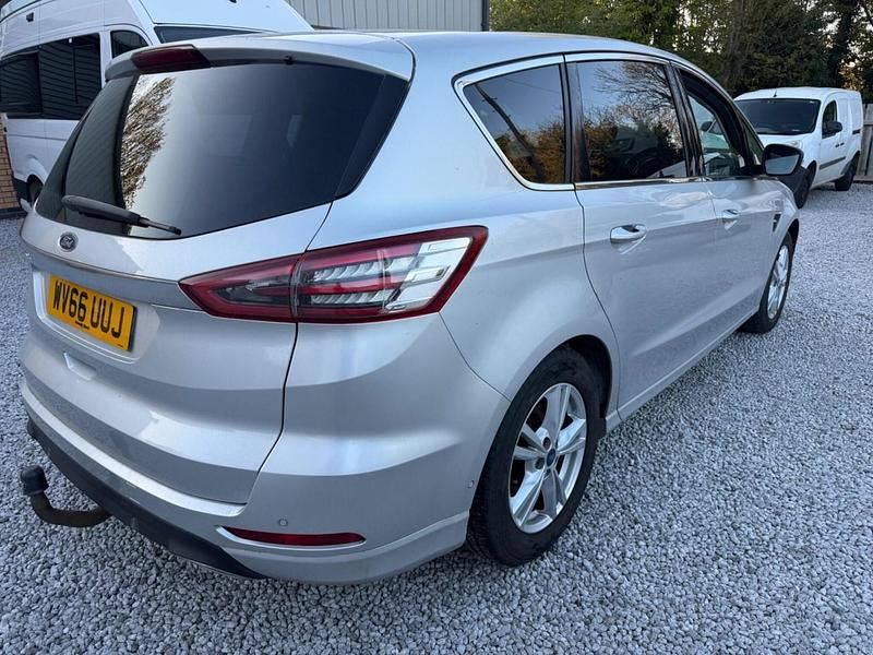 Used Ford S-MAX Titanium 180 HP (132 kW) 2016 Silver MPV