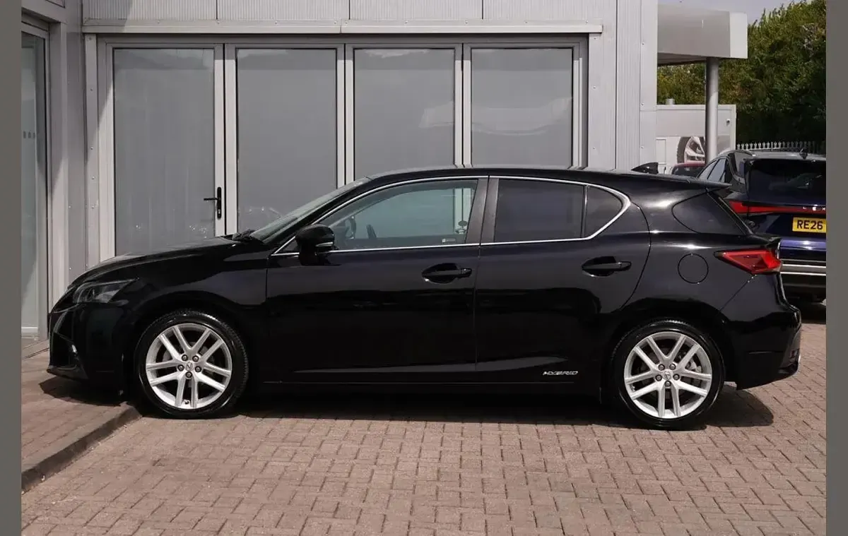 Used Lexus CT200h 134 HP (98 kW) 2020 Black Hatchback