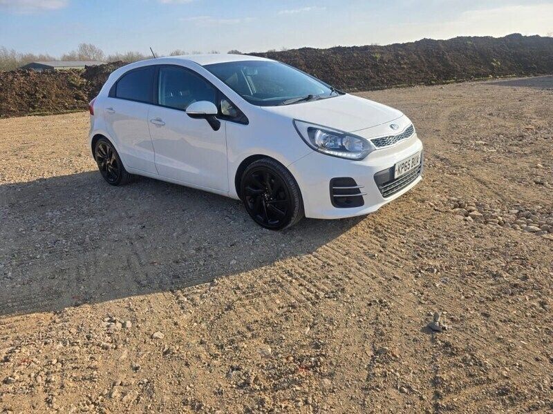 White Used 2016 Kia Rio Hatchback | £4,395 (Fair price) - Image 1/4