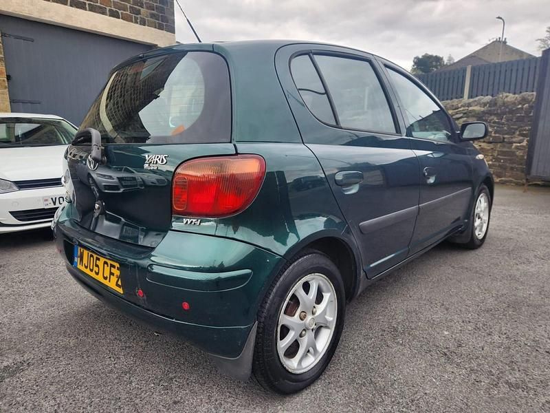 Used Toyota Yaris 2005 Green Hatchback