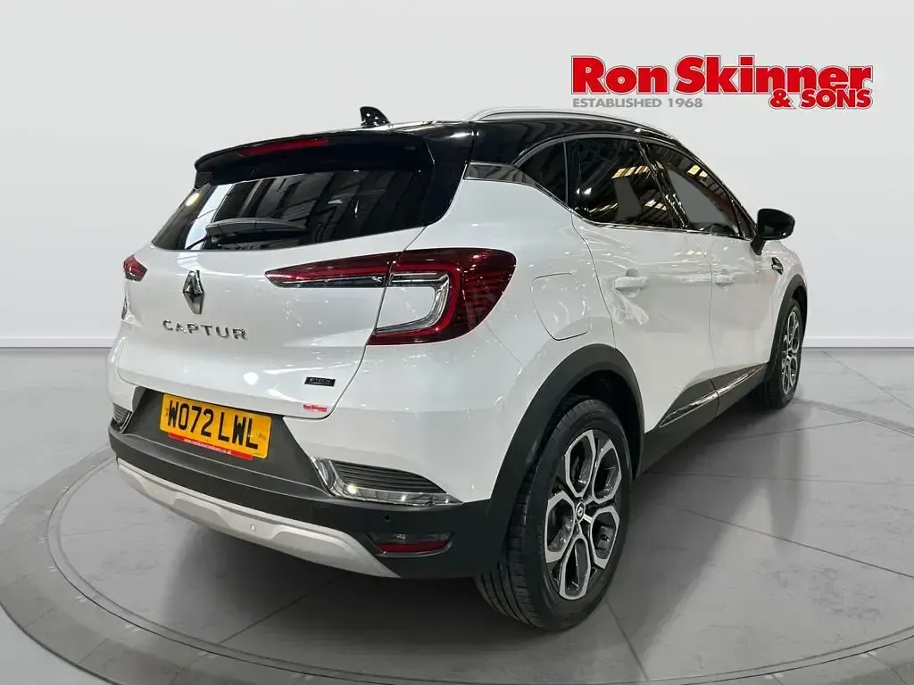 Used Renault Captur Techno 2023 White and black SUV