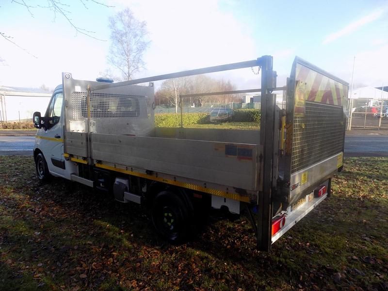 Used Vauxhall Movano 130 HP (95 kW) 2019 White MPV