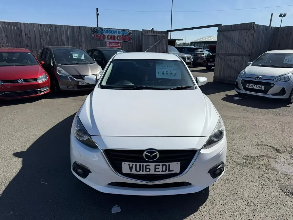 Used Mazda 3 105 HP (77 kW) 2016 White Hatchback