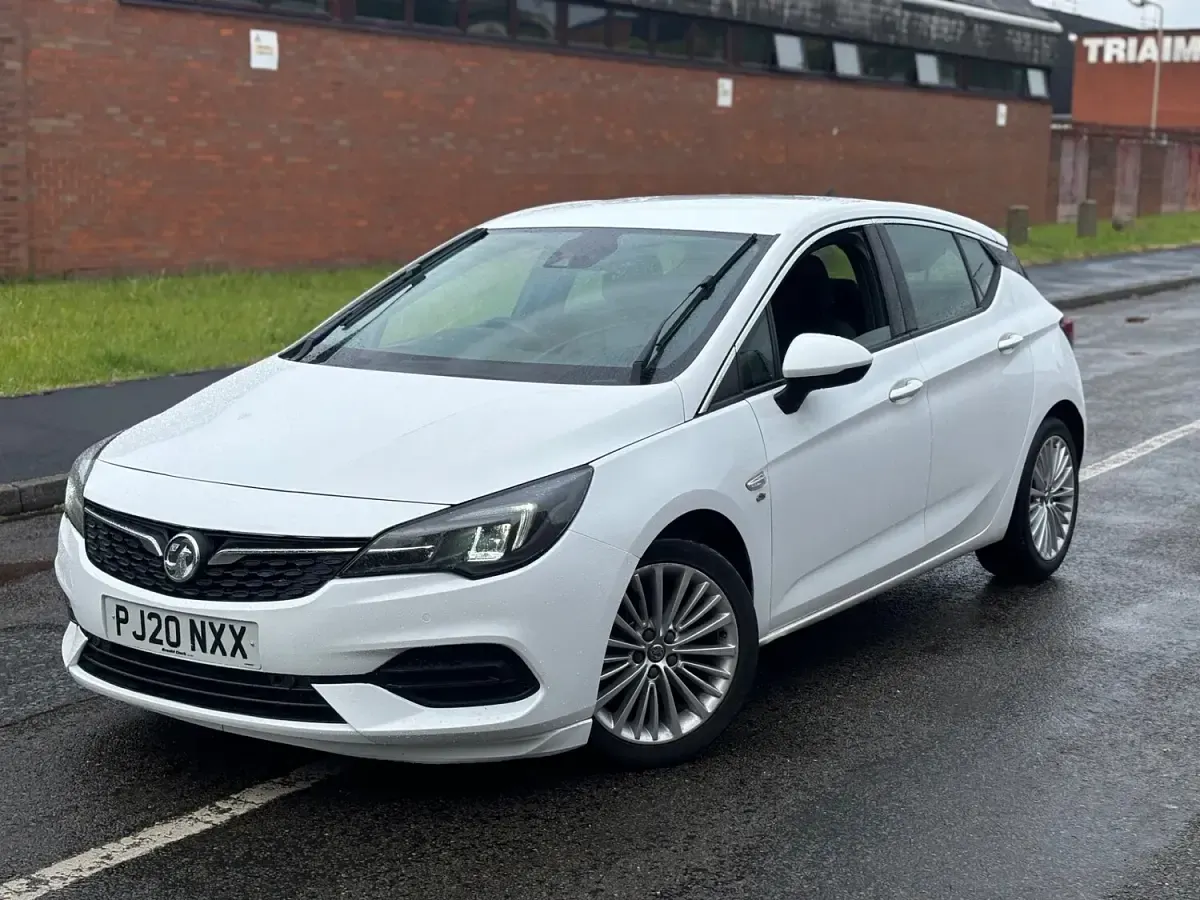 Used Vauxhall Astra Elite 2020 White Hatchback
