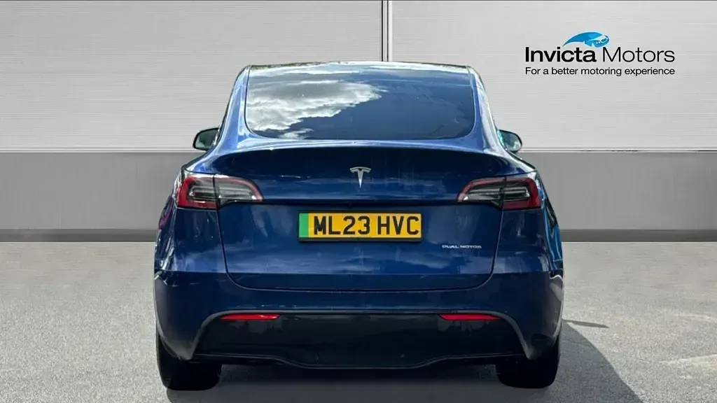 Used Tesla Model Y Long Range AWD 378 kW (514 HP) 2023 Blue metallic SUV