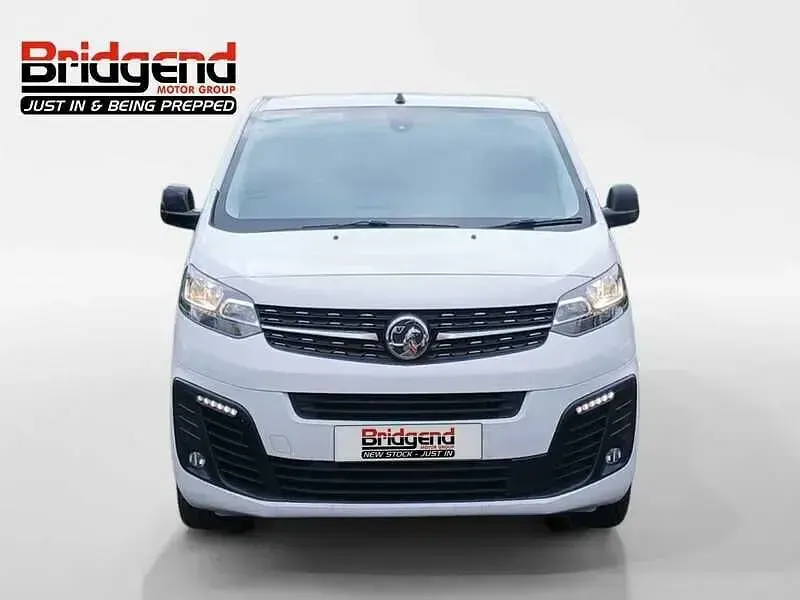 Used Vauxhall Vivaro S 100 HP (73 kW) 2023 White MPV