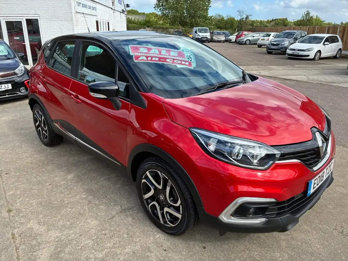 Used Renault Captur Dynamique 90 HP (66 kW) 2018 Red black SUV