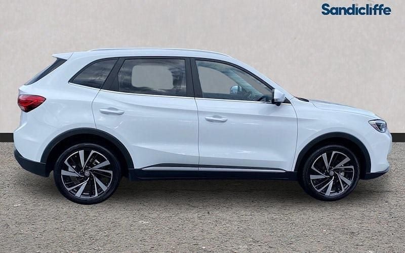 Used MG ZS Trophy 196 HP (144 kW) 2024 Solid  arctic white SUV