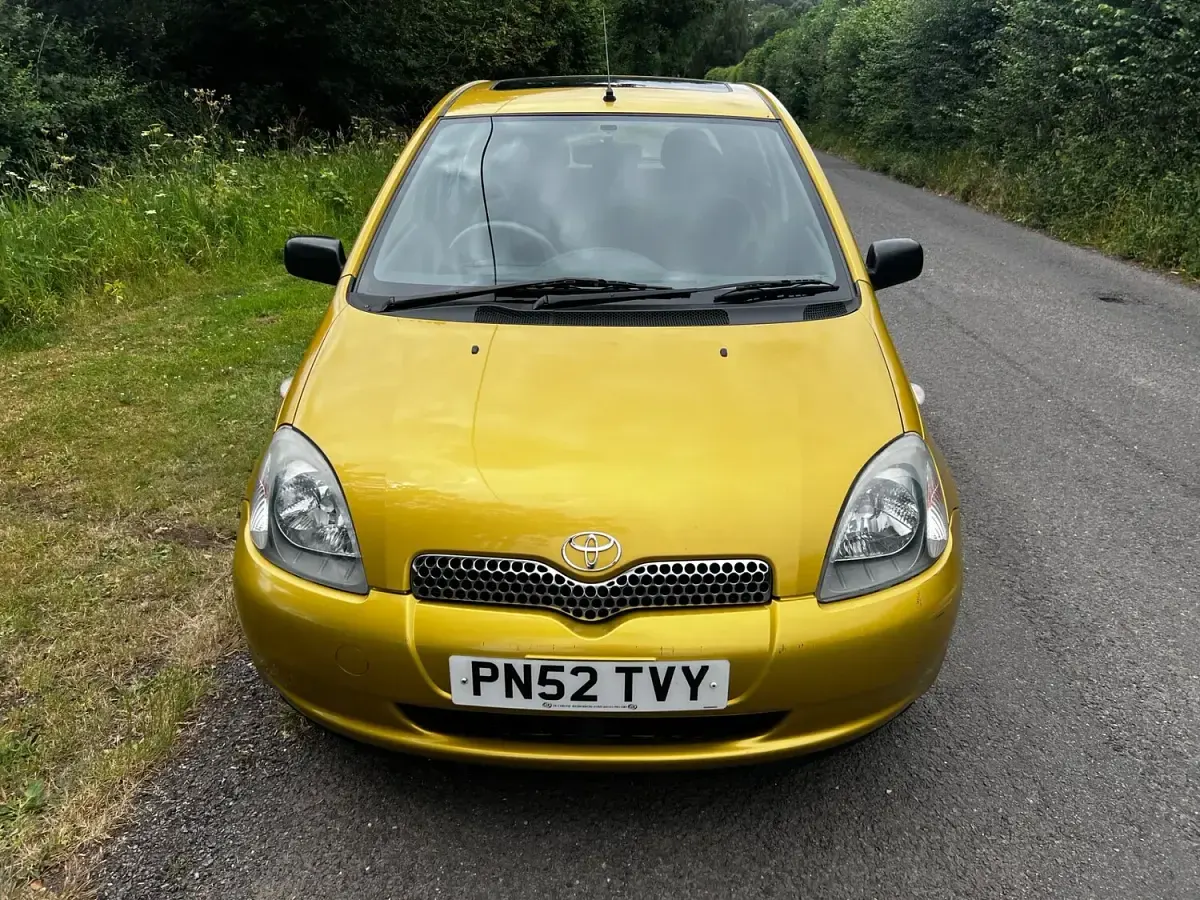 Used Toyota Yaris 86 HP (63 kW) 2002 Yellow Hatchback