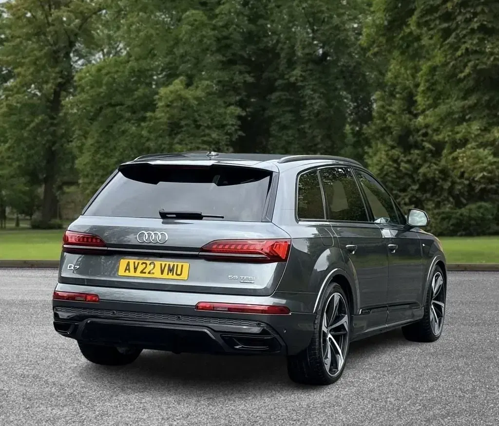 Usado Audi Q7 Black Edition 340 HP (250 kW) 2022 Cinzento SUV