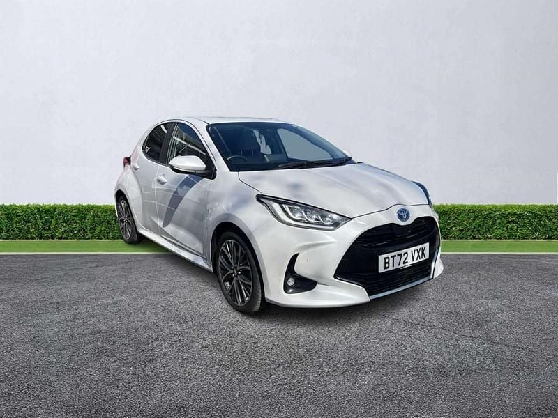Used Toyota Yaris Hybrid 116 HP (85 kW) 2022 White Hatchback